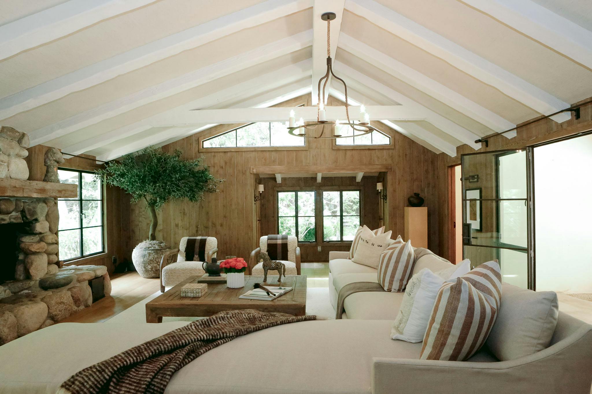 Meridith-Baer-Home-Home-Staging-Estates-Southern-California-Robert-Taylor-Ranch-Living-Room